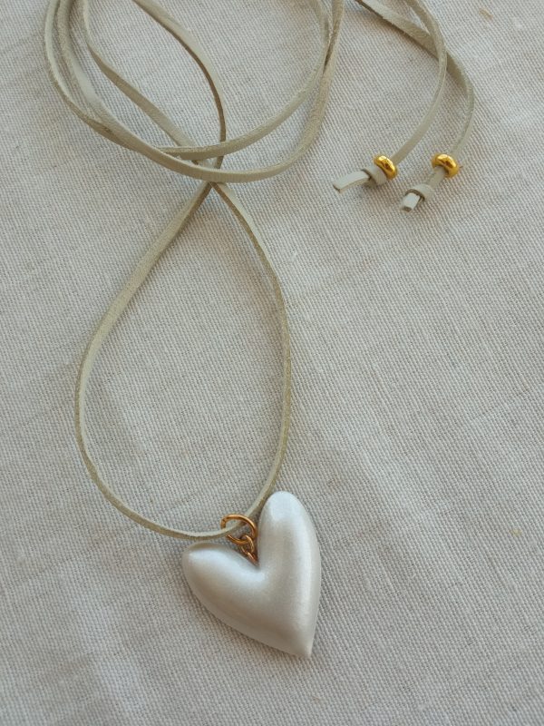 Pearl white necklace and studs - Image 8
