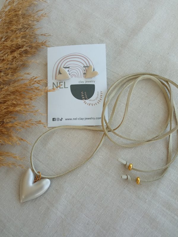 Pearl white necklace and studs - Image 7
