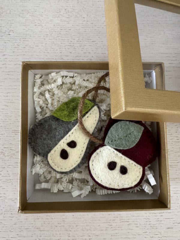 Felt Apple and Pear Bookmarks - 2 colours - Image 3