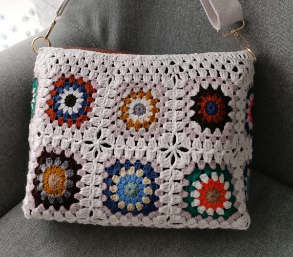 Beige granny square crochet bag with zipper and felt lining