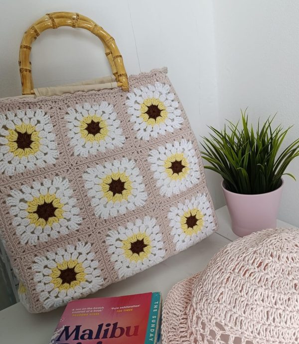 Handmade Granny Square Bag – Beige, Off-White & Light Rose Crochet Tote with Magnetic Closure - Image 2