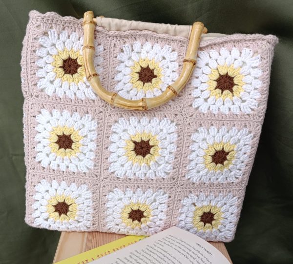 Handmade Granny Square Bag – Beige, Off-White & Light Rose Crochet Tote with Magnetic Closure - Image 4