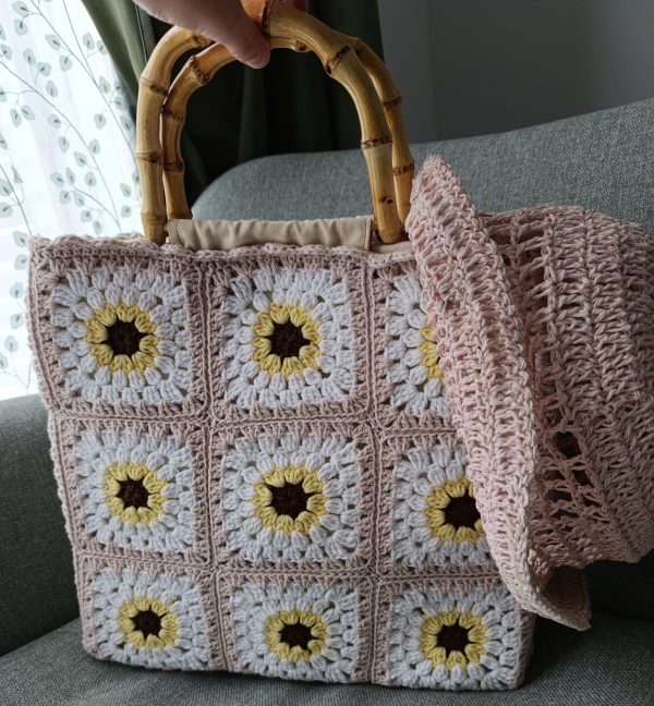 Handmade Granny Square Bag – Beige, Off-White & Light Rose Crochet Tote with Magnetic Closure - Image 5