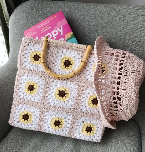Handmade Granny Square Bag – Beige, Off-White & Light Rose Crochet Tote with Magnetic Closure
